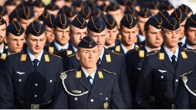 Germany Puts 4,000 Troops on Standby to Help with Refugee Influx